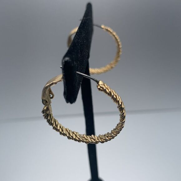 Vintage SET of 3 PAIRS of Varied Metalwork earrings, Unmarked - Picture 3 of 7